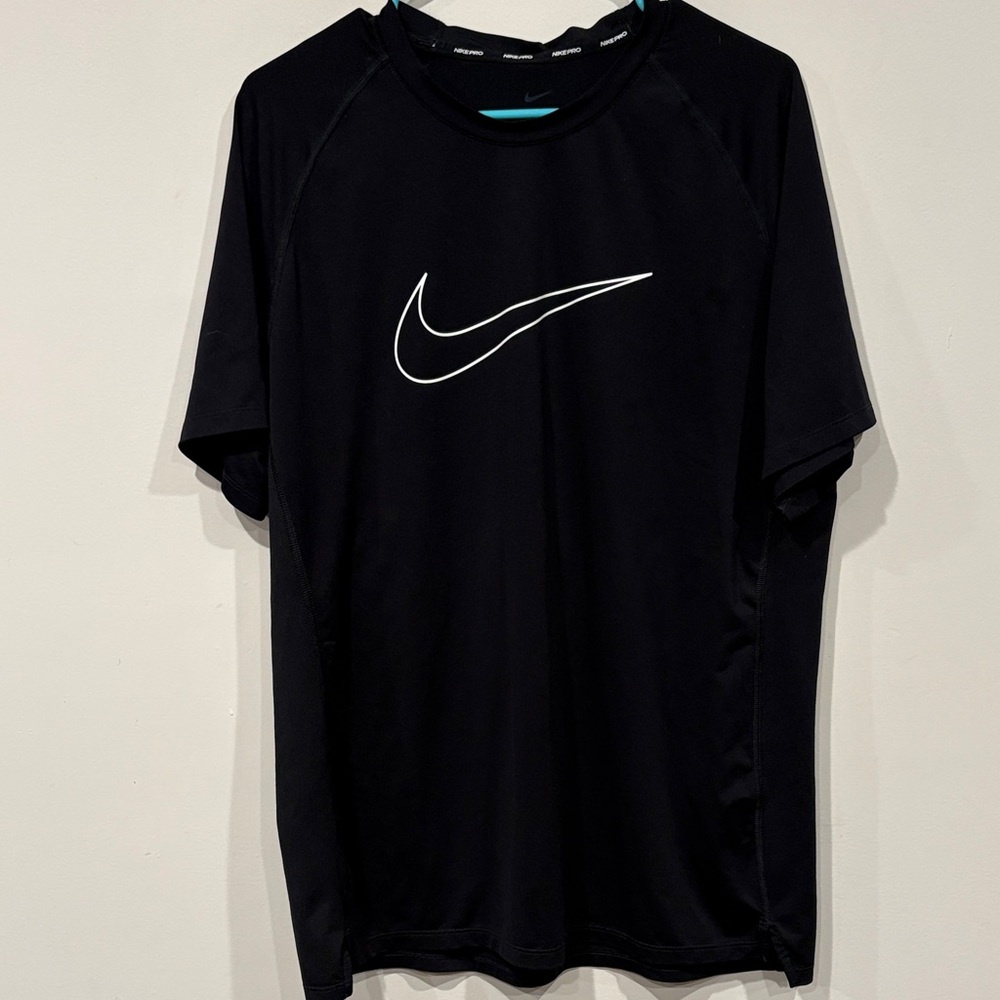 Nike Pro Slim Fit, SS, tee, Black w/White, Men’s XL, great condition!